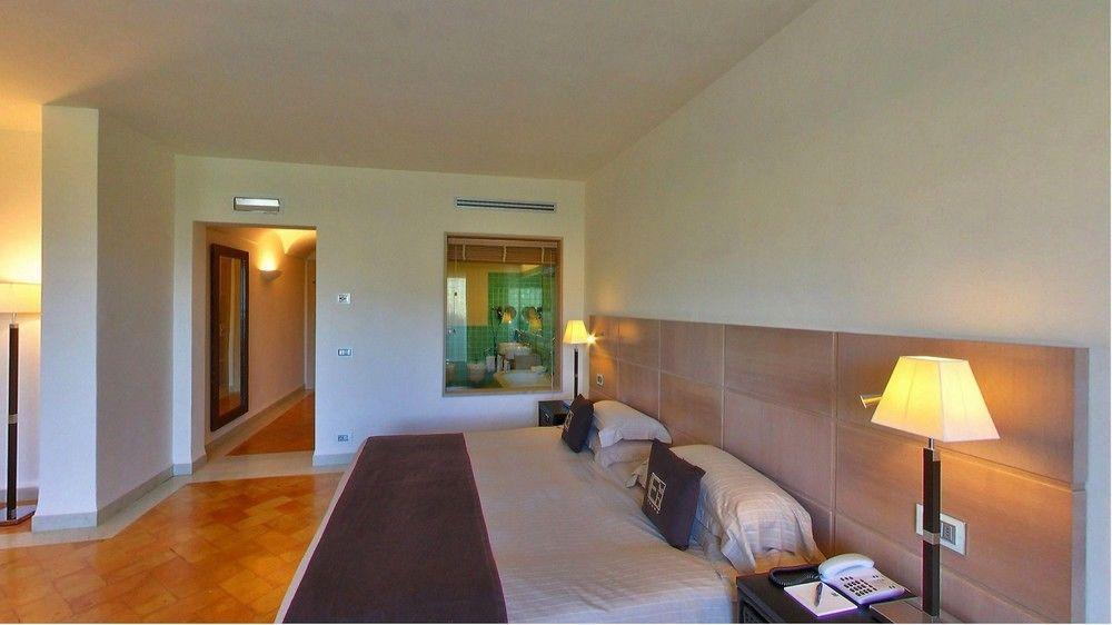 באיה סרדיניה L'Ea Bianca Luxury Resort מראה חיצוני תמונה