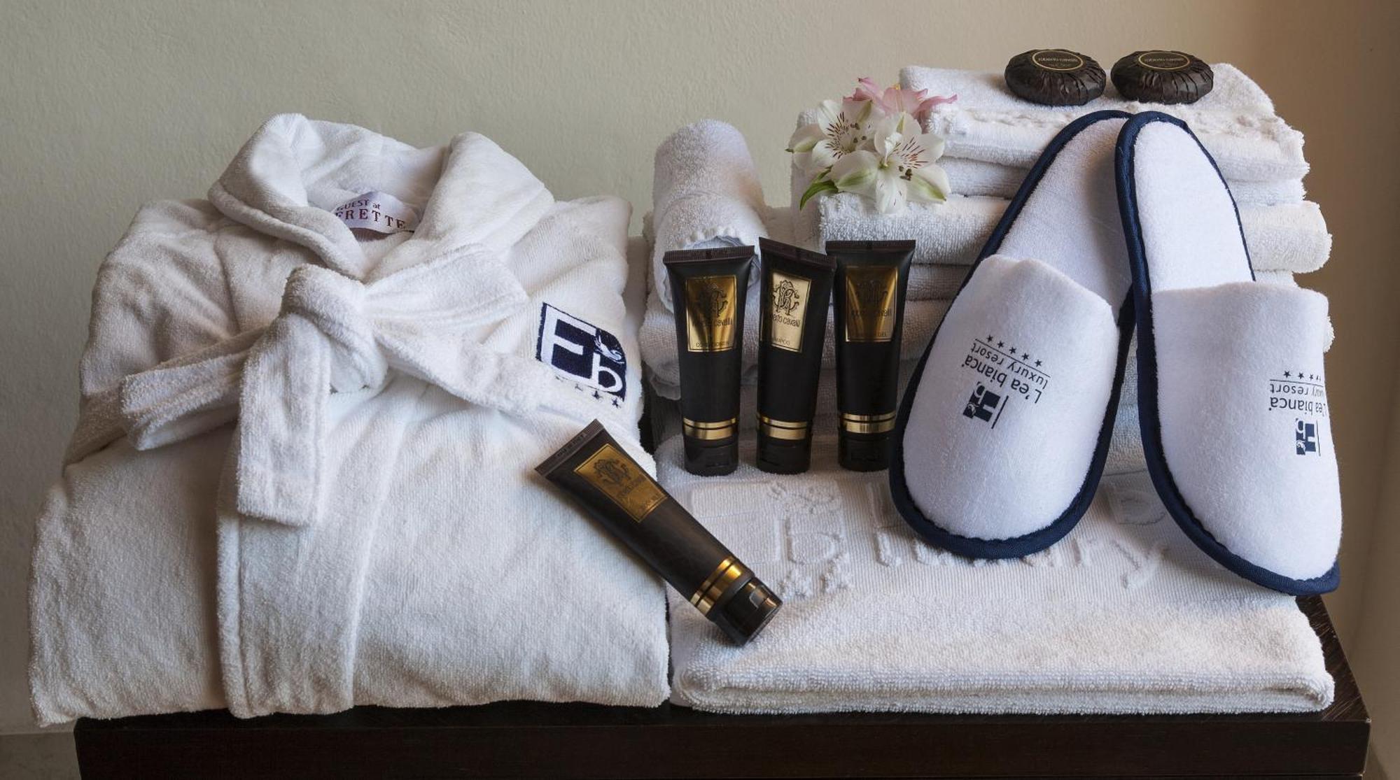 באיה סרדיניה L'Ea Bianca Luxury Resort מראה חיצוני תמונה